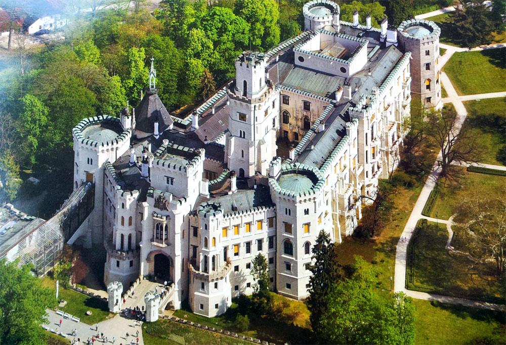 Замок Глубока-над-Влтавой в Чехии